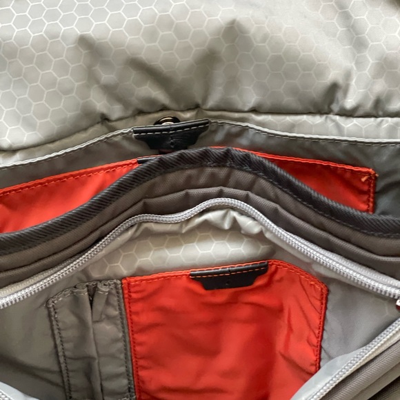 TUMI Grey / Black Nylon Messenger bag - Picture 3 of 10